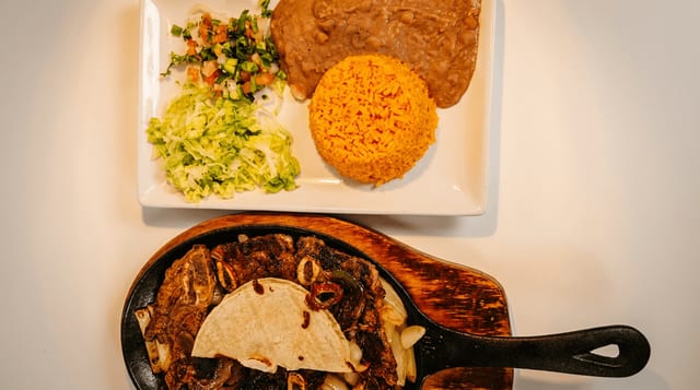 Parrillada de Costilla y Salchicha.